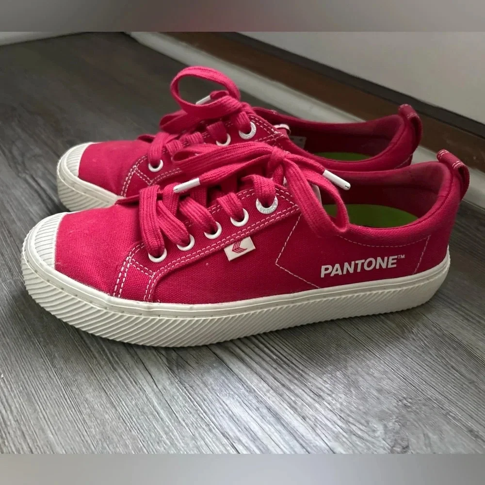 Cariuma OCA Low Pantone Magenta Canvas Sneakers Sz 7.5 - Picture 2 of 8